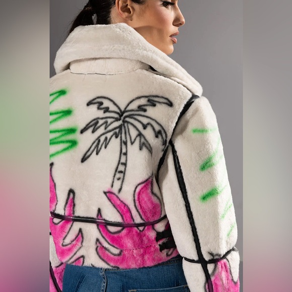 NWOT. AKIRA Label Crushing It Graffiti Cropped Sherpa Jacket. - Picture 6 of 9
